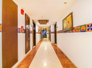 Fabhotel White Klove