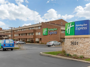 Holiday Inn Express Chicago-Downers Grove by IHG