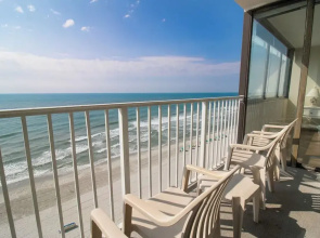 Sands Beach Club 1027