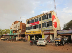 Oyo 36007 Hotel Mahendra