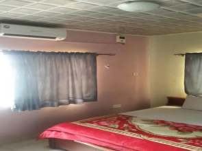 Hotel C & M