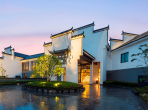 Banyan Tree Huangshan