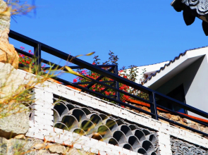 Carpenter's Rustic Courtyard-Great Wall