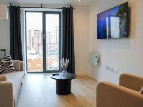 Slate Suite 1BR City Views