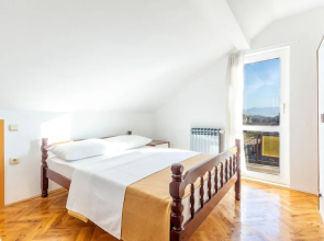 Stunning Apartment in Kastel Luksic With 3 Bedrooms