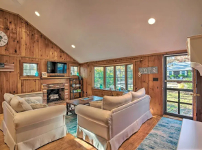 Cape Cod Cottage: Deck, Grill & Kayaks, Near Beach