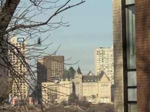Luxurious Large 3 Bedroom Loft Saskatchewan Drive