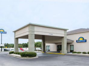 Days Inn by Wyndham Lugoff