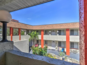 Sunny Indian Rocks Beach Condo: Steps to Gulf!