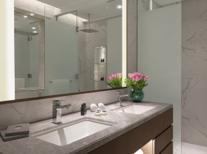 Al Jaddaf Rotana Suite Hotel