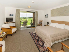 Springcurl Lodge