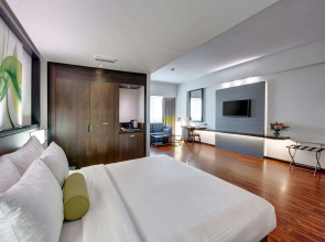 Howard Johnson Plaza By Wyndham Dubai Deira