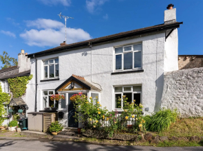 Haldon View - Characterful Cottage Boasts Stunning Countryside Views and hot tub