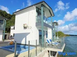 lake view apartment