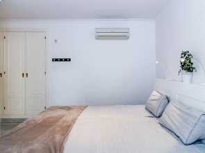 SAT - Contemporary Apartment in Puerto Banus