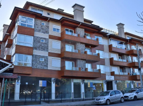 LOCAR-IN CANELA Apartamento Junto a Rua Coberta Amplo para 9 pessoas