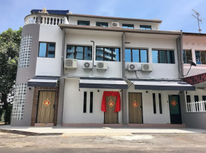 iBook4 Deluxe 2 Bedroom Gurney Suite by iBook Homestay