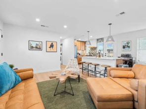 Casa Que Canta by Avantstay Private Pool, Firepit & Walkable East Austin Gem