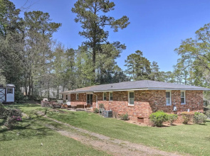 Spacious Retreat ~ 1 Mile to Augusta National!