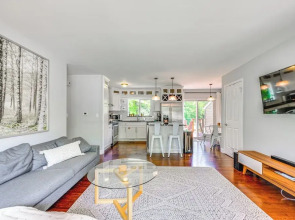 Charming Ann Arbor Getaway w/ Deck: Near Downtown!