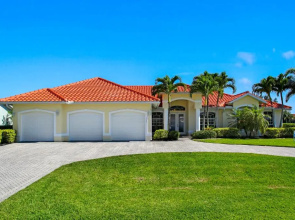 Villa Dolphin