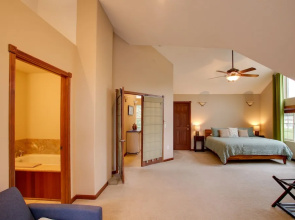 Downtown Coeur Dalene Home Rental: Walk to Beach!