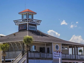 Lovely Two-story Golf Cottage Located in the Heart of Fripp Island