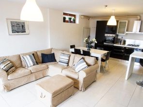Family Friendly Italian Lakes 3 Bedroom Villa With Wifi, Bbq, Lake Views, Games Console