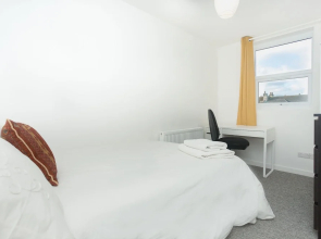 4 BR Townhouse, 10 Minutes From City Centre