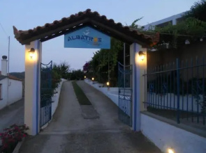 Albatros Studios & Apartments