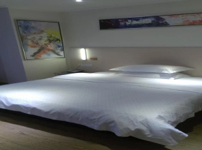 Sanyuehua Hotel