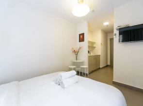 Dizengoff Inn