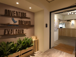 Stray Birds Taichung Hostel