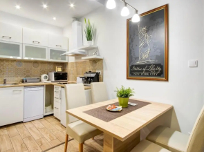 Standard Apartment by Hi5 - Weiner Leo