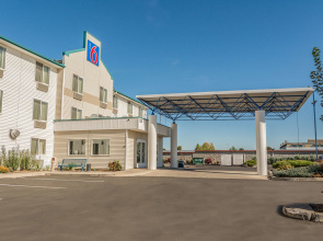 Motel 6 Redmond, OR