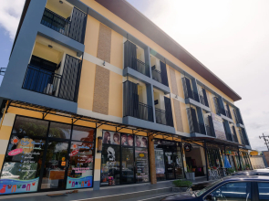 Petch Ranong at Town