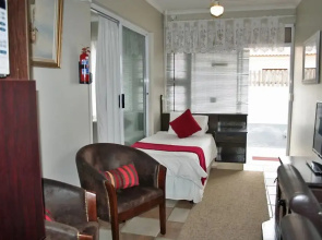 "room in Guest Room - Room for 3 Guests - Amarachi Guesthouse in Swakopmund Namibia - Beach in 500m"