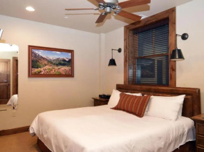 Innsbruck Aspen 1 Bedroom Garden Residence 02
