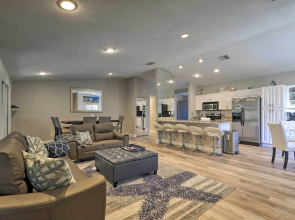 Near Beaches & Dining: Palm Harbor Gem w/ Pool
