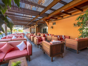 Hotel Orange Palace Side