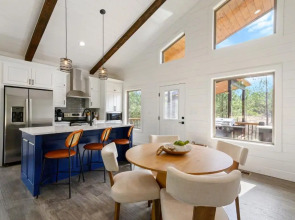 Vacana Reflect, Couples Cabin, Hot Tub, Fire Pit, Pet Friendly