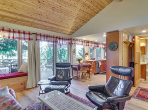 Lakefront Snohomish Cottage w/ Private Dock!