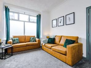 Perfect for Business Large Groups Sleeps 8