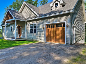 Covered Deck, Grill & Game Room: Gilford House!