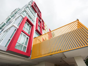 Backpacker Street Airport Place