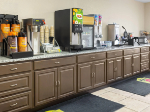 Super 8 by Wyndham Mentor/Cleveland Area