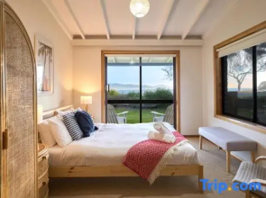 Waubs Beach Cottage