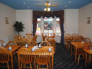 Chaplins Hotel - Guest house