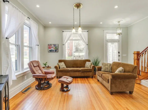 Walk Downtown: Inviting Historic Home in Dubuque!