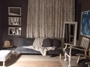 V's studio